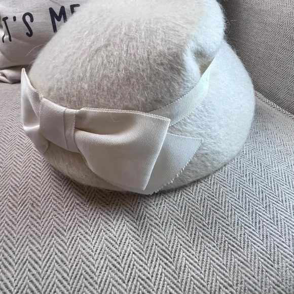 Neumann Englander Snowdrop Women’s Vintage White Hat  from the 1960s.‎ - Picture 1 of 9
